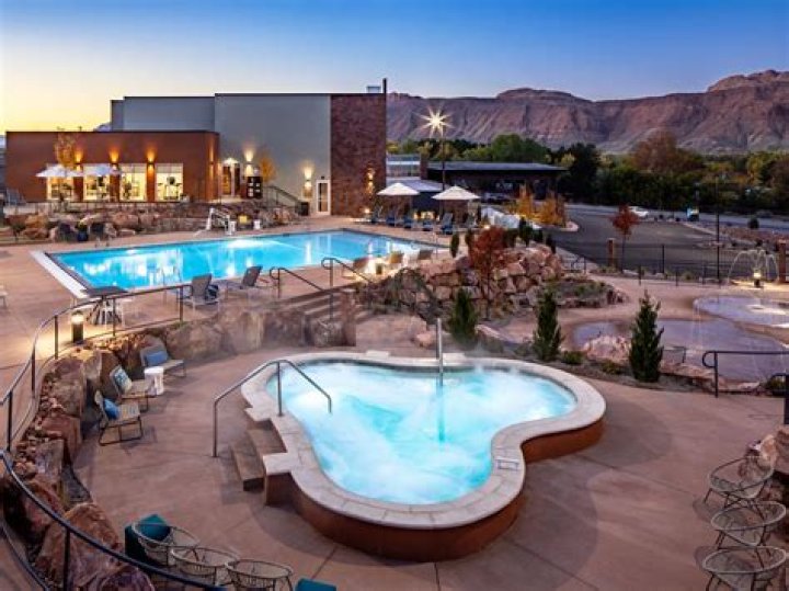Swimming Hot Tub Santa Paula CA 93060