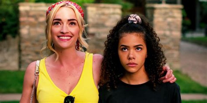 Unlock The Secrets Of Taping Legs In "Ginny & Georgia"